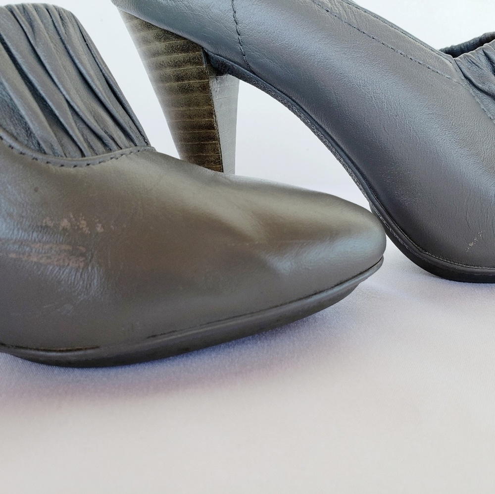 Coach Ruched Grey Pumps - Picture 6 of 8